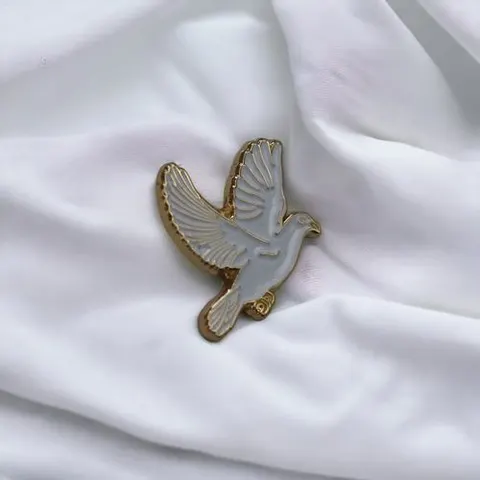 Gk White Dove Peace Lapel Pin Badge